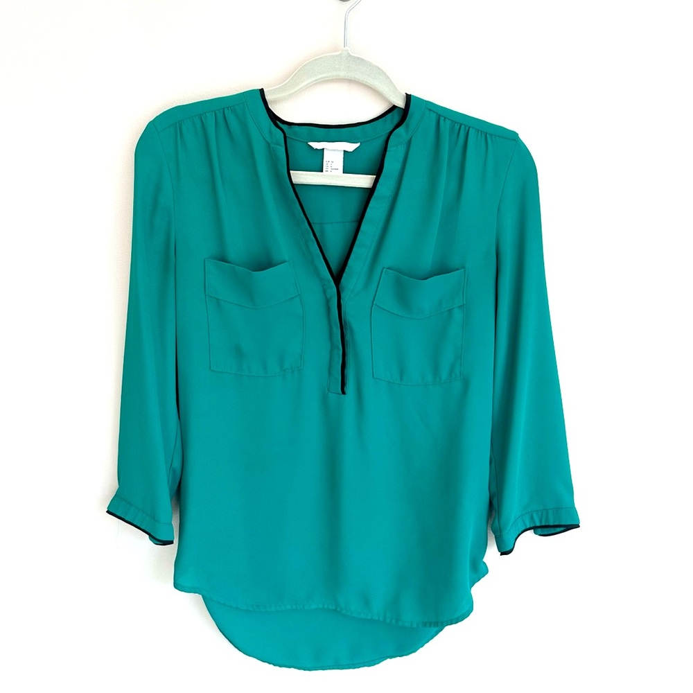 Green Women’s H&M Work Blouse - size US6 (small)
